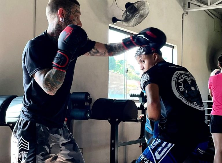 Aprenda diversos golpes e alivie o estresse com MUAY THAI